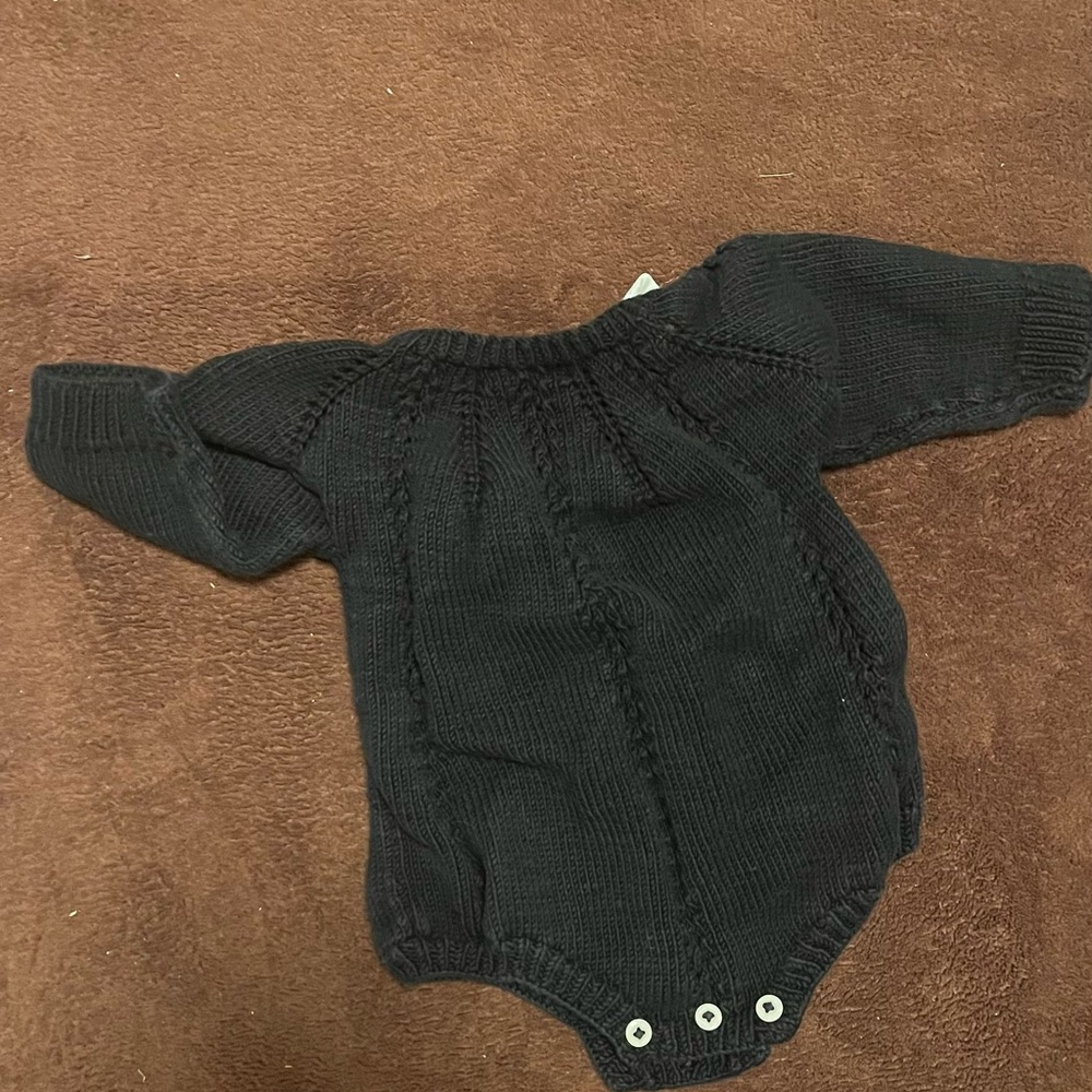 Kate Quinn Black Organic Cotton Baby Outfit